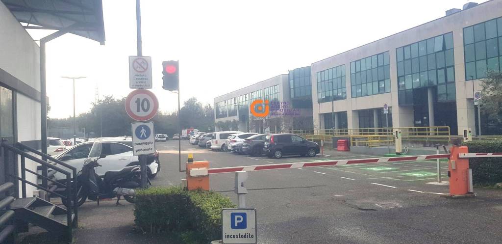 ufficio in vendita a Roma in zona Settecamini