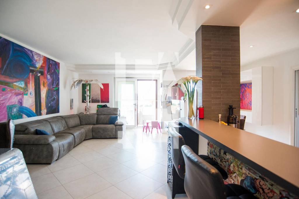 appartamento in vendita a Roma in zona Appio Claudio