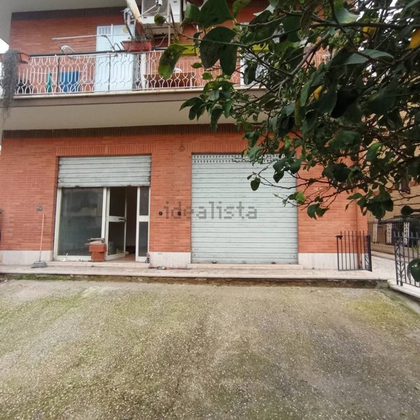 negozio in vendita a Roma in zona Massimina/Casal Lumbroso