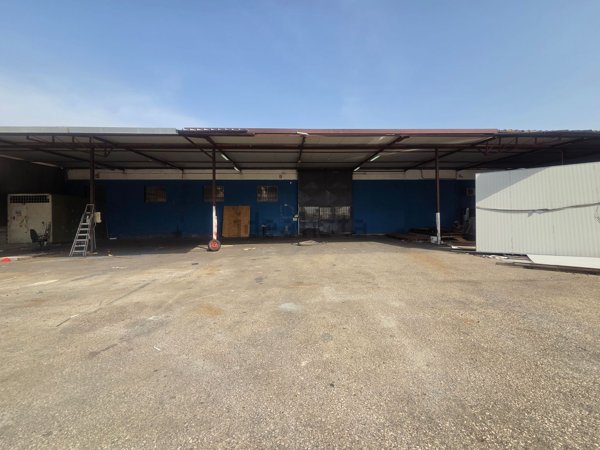 locale commerciale in vendita a Roma in zona Finocchio