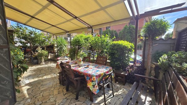 appartamento in vendita a Roma in zona Tor Bella Monaca