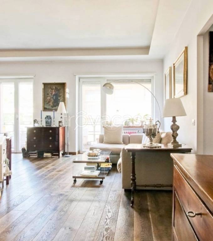 appartamento in vendita a Roma in zona Tomba di Nerone