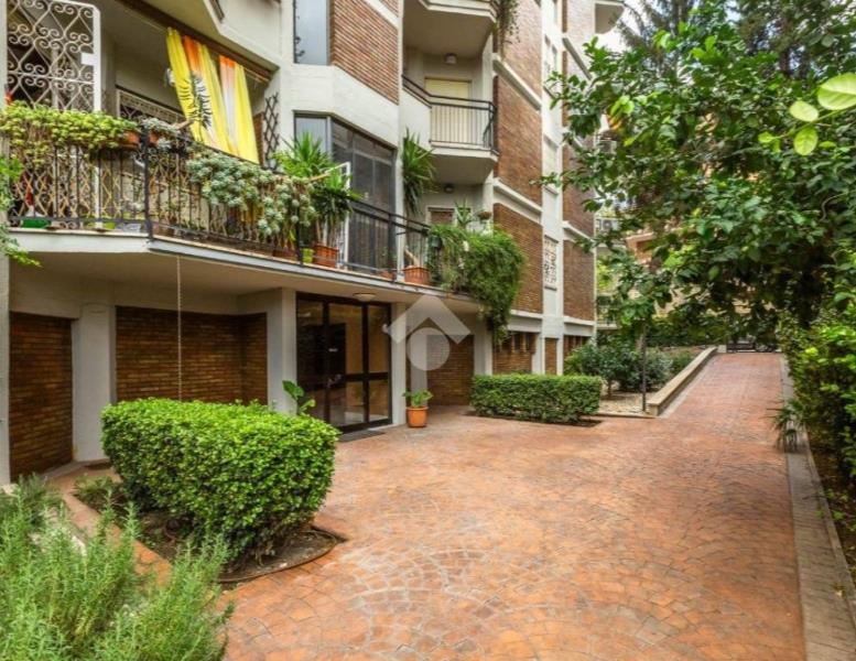 appartamento in vendita a Roma in zona EUR