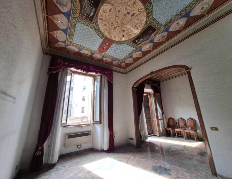 appartamento in vendita a Roma in zona Rione Monti/Campitelli