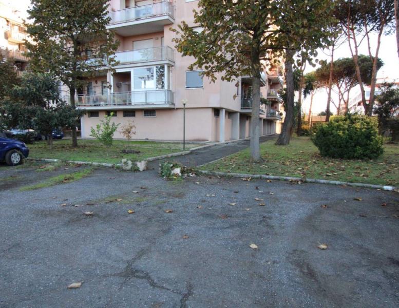 casa indipendente in vendita a Roma in zona Ostia