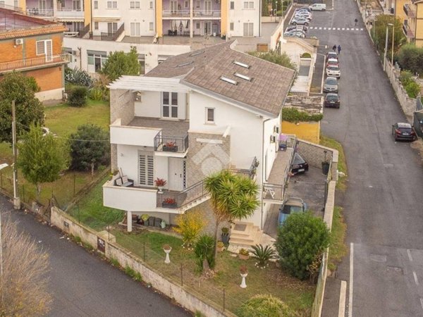 intera palazzina in vendita a Roma in zona Castelverde