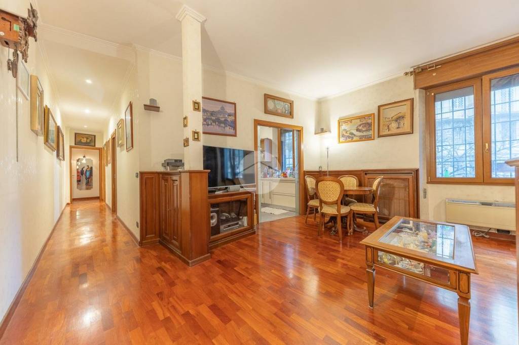 appartamento in vendita a Roma in zona Appio Latino