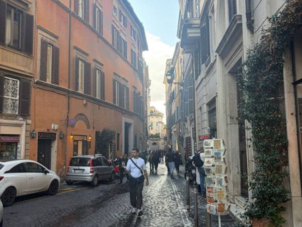negozio in vendita a Roma in zona Parione/Sant'Eustachio
