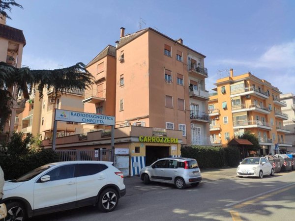 appartamento in vendita a Roma in zona Appio Claudio