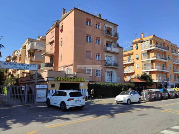 appartamento in vendita a Roma in zona Appio Claudio