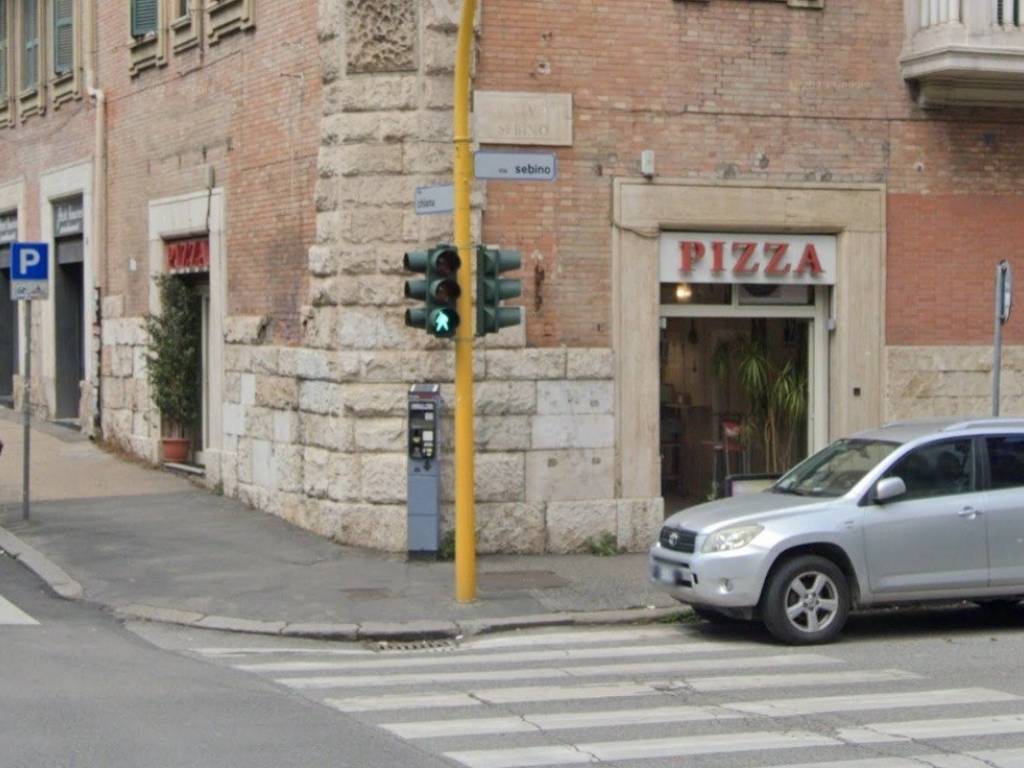 negozio in vendita a Roma in zona Salario