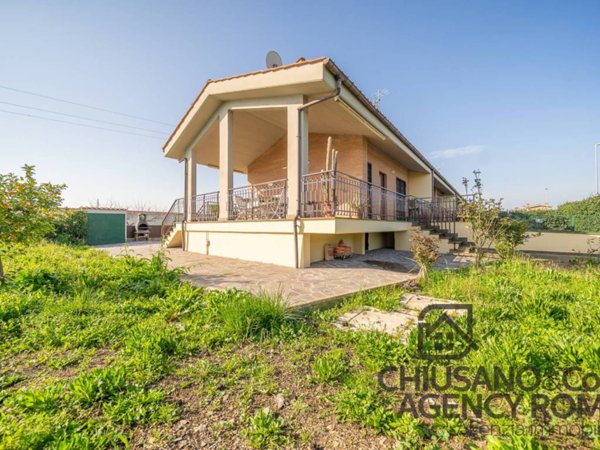 appartamento in vendita a Roma in zona Lunghezza