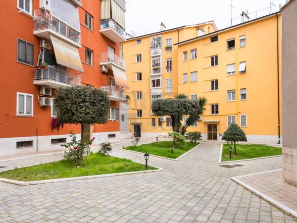 appartamento in vendita a Roma in zona Ostiense