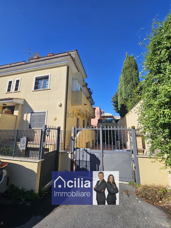 appartamento in vendita a Roma in zona Acilia