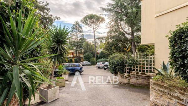 appartamento in vendita a Roma in zona Tomba di Nerone