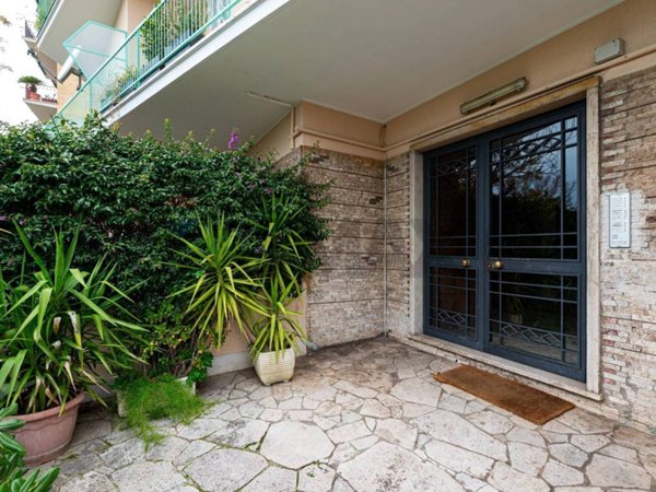 appartamento in vendita a Roma in zona Appio Latino