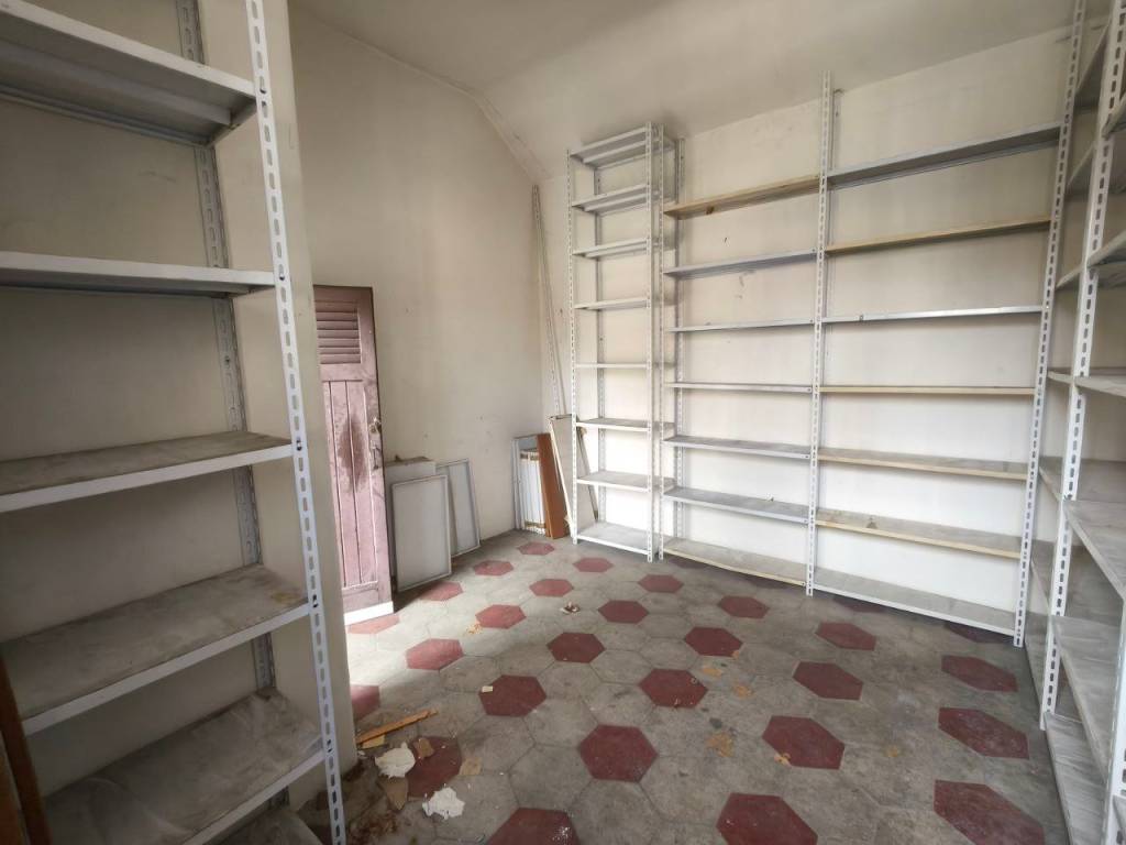 locale di sgombero in vendita a Roma in zona Campo Marzio