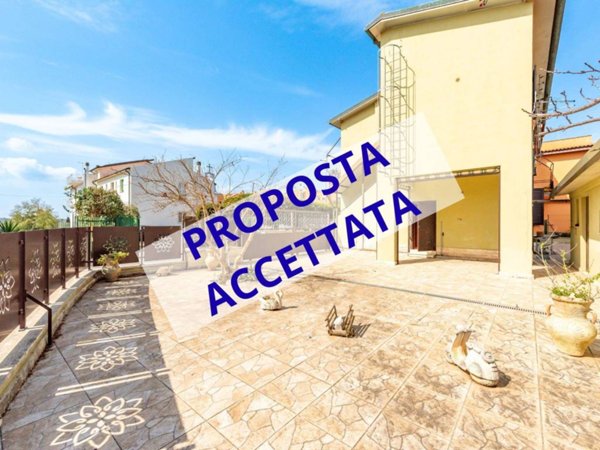 casa indipendente in vendita a Roma in zona Tor de' Cenci