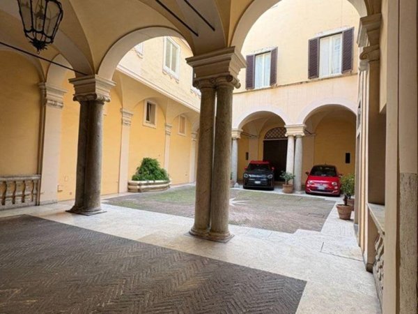 appartamento in vendita a Roma in zona Parione/Sant'Eustachio