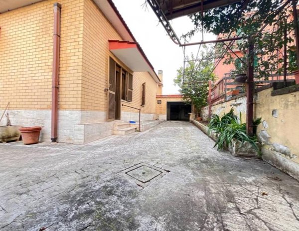casa indipendente in vendita a Roma