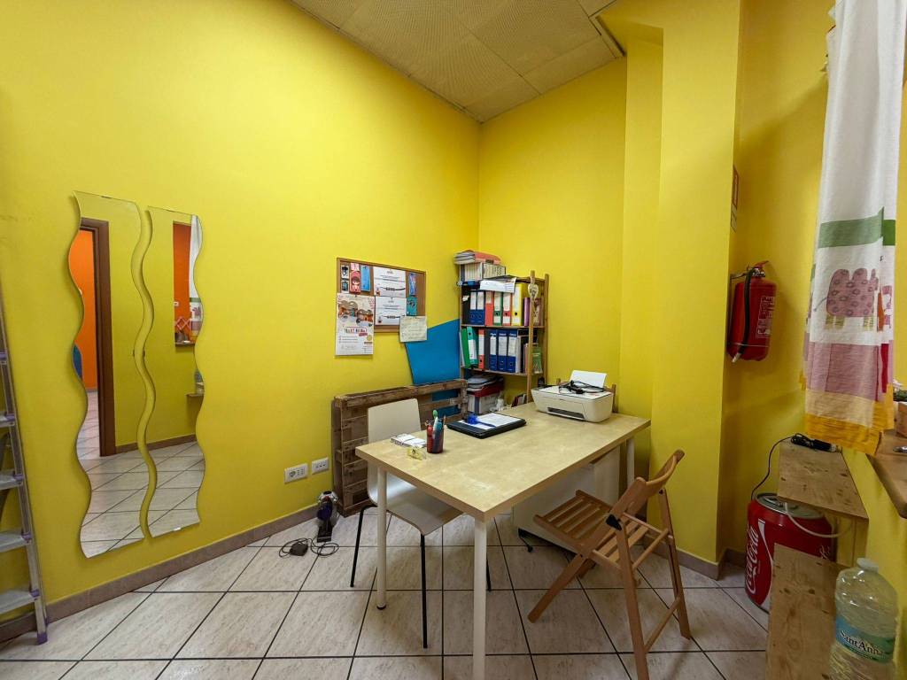 negozio in vendita a Roma in zona Tuscolano