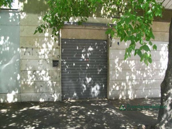 negozio in vendita a Roma in zona Tuscolano