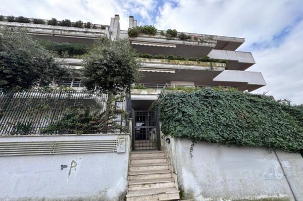 appartamento in vendita a Roma in zona Torrione Cerquetta