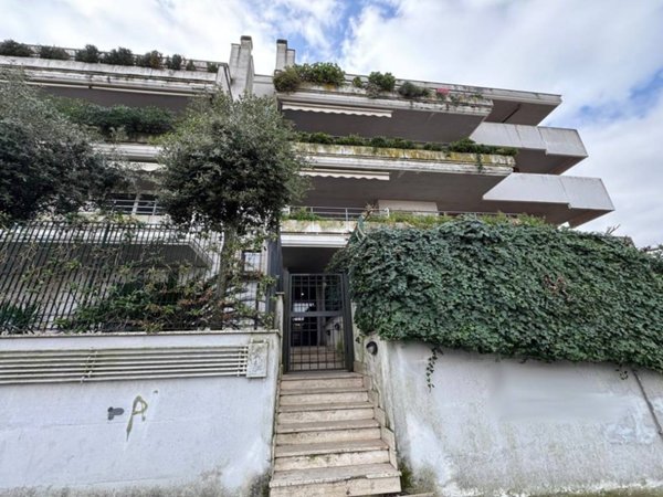 appartamento in vendita a Roma in zona Torrione Cerquetta
