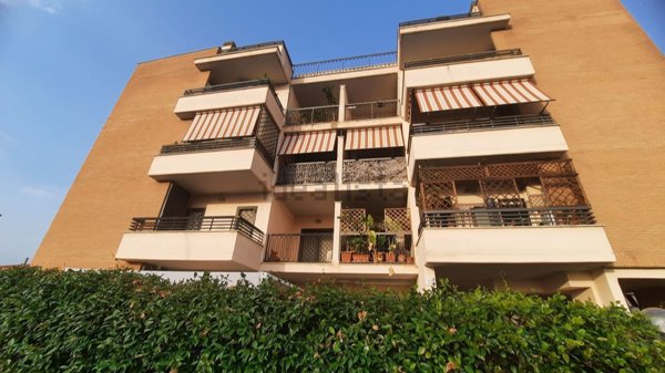 appartamento in vendita a Roma in zona Ponte di Nona