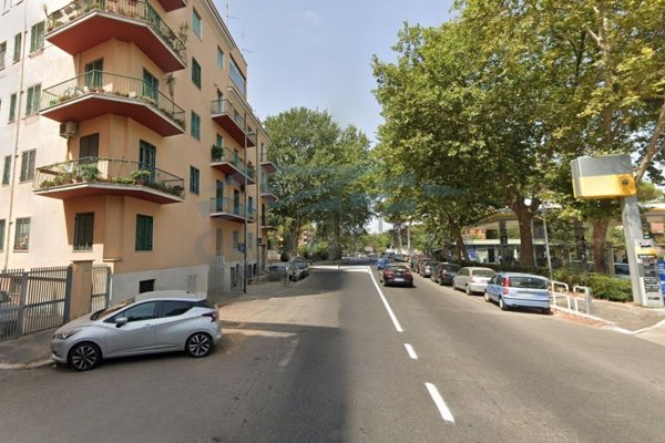locale commerciale in vendita a Roma in zona Ostiense