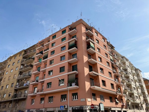 appartamento in vendita a Roma in zona Tuscolano