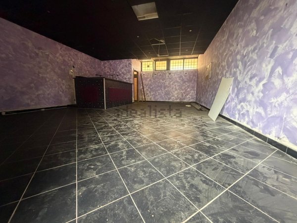 locale commerciale in vendita a Roma in zona Castel Giubileo