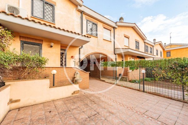 casa indipendente in vendita a Roma in zona Castelverde