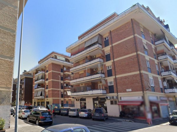 locale di sgombero in vendita a Roma in zona Ostia