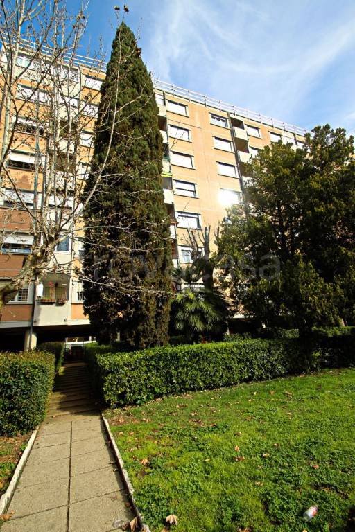 appartamento in vendita a Roma in zona Spinaceto