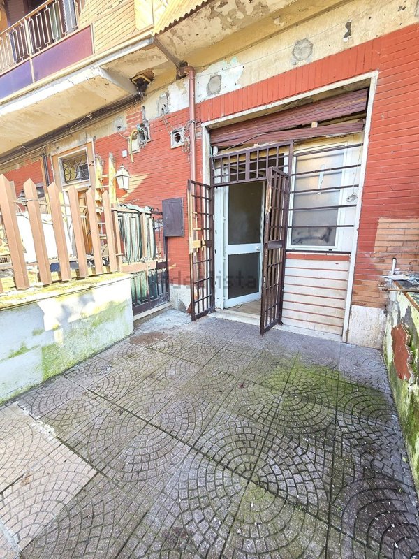 appartamento in vendita a Roma in zona Tor Bella Monaca