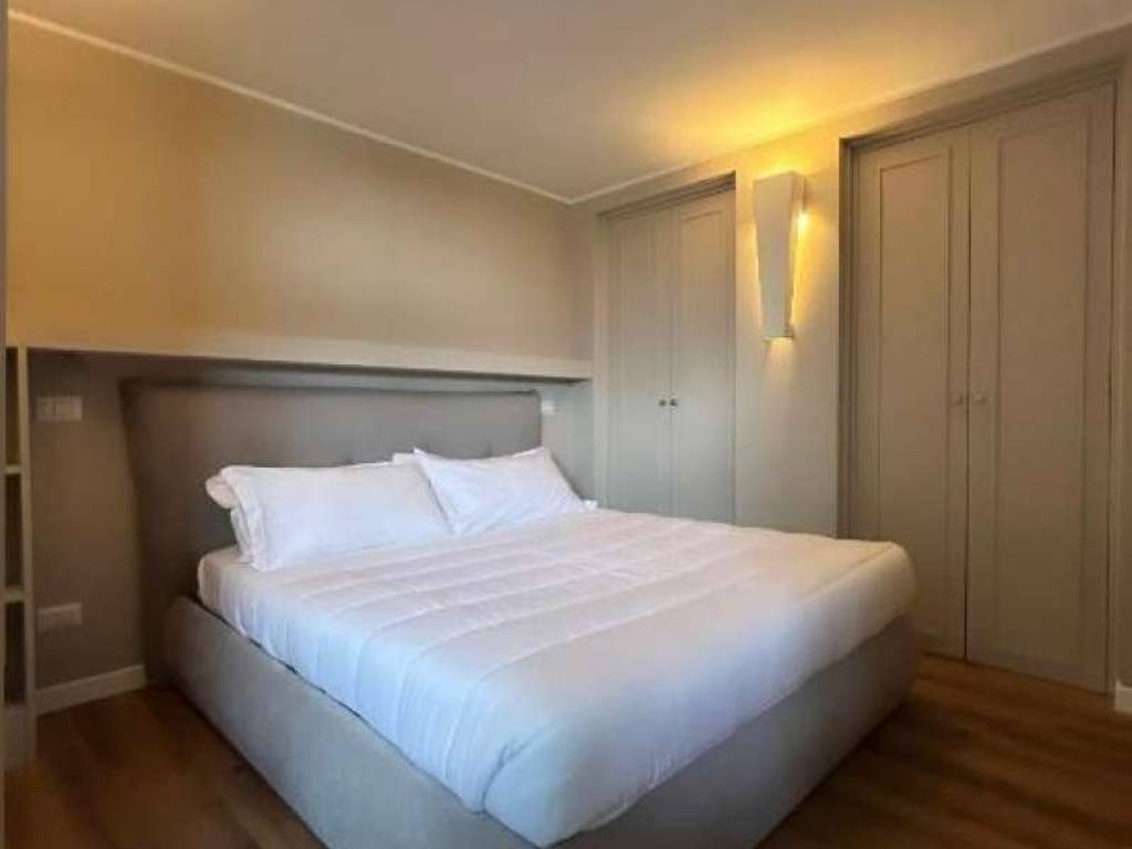 negozio in vendita a Roma in zona Cinecittà