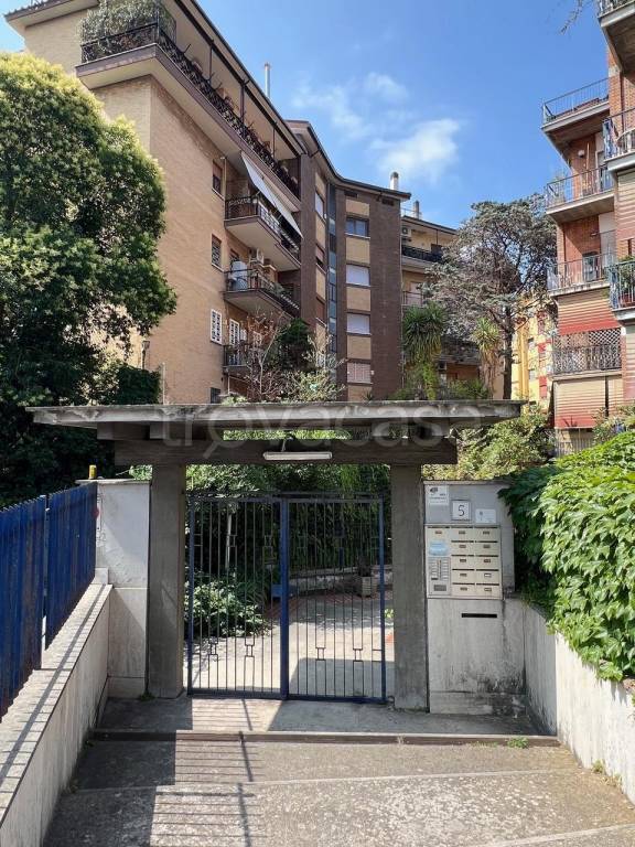 appartamento in vendita a Roma in zona Ostiense