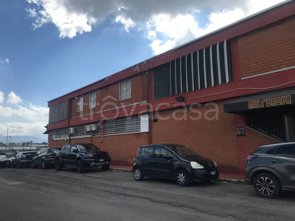 locale commerciale in vendita a Roma in zona Romanina