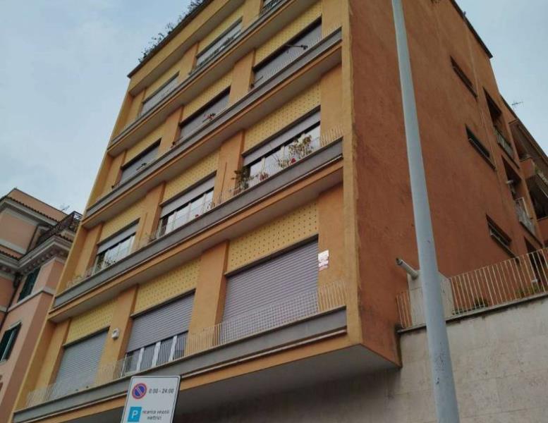 ufficio in vendita a Roma in zona Tuscolano