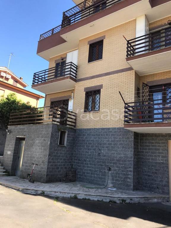 appartamento in vendita a Roma in zona Torrione Cerquetta