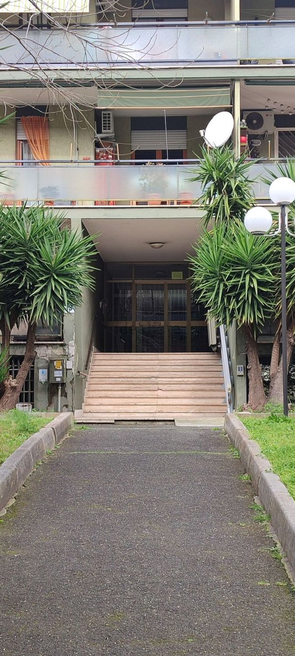 appartamento in vendita a Roma in zona Tor Bella Monaca