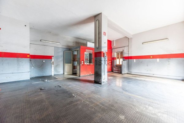 locale commerciale in vendita a Roma in zona Ostiense