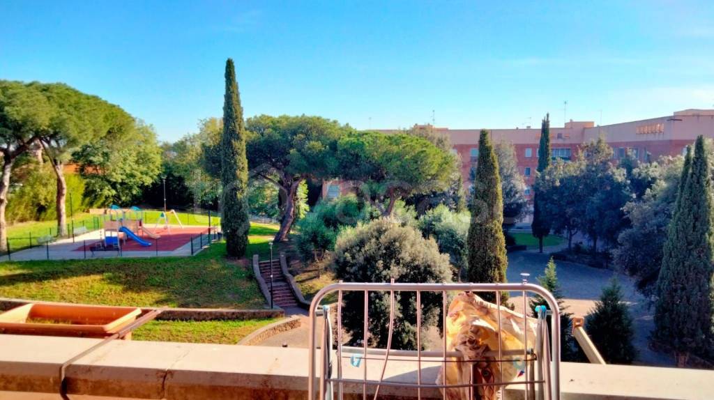 appartamento in vendita a Roma in zona Colle del Sole