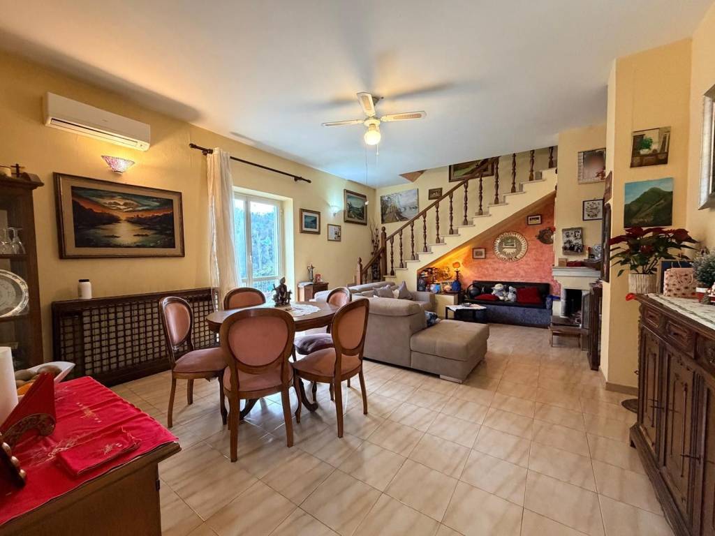 casa indipendente in vendita a Roma in zona Pantan Monastero