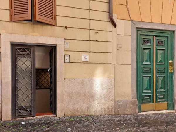 appartamento in vendita a Roma in zona Rione Monti/Campitelli