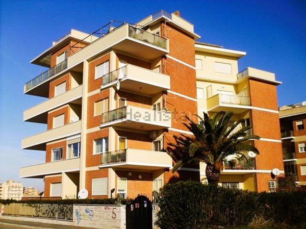 appartamento in vendita a Roma in zona Ostia