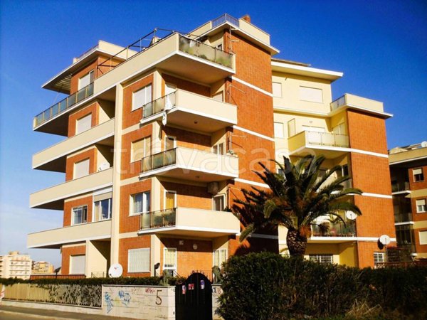 appartamento in vendita a Roma in zona Ostia