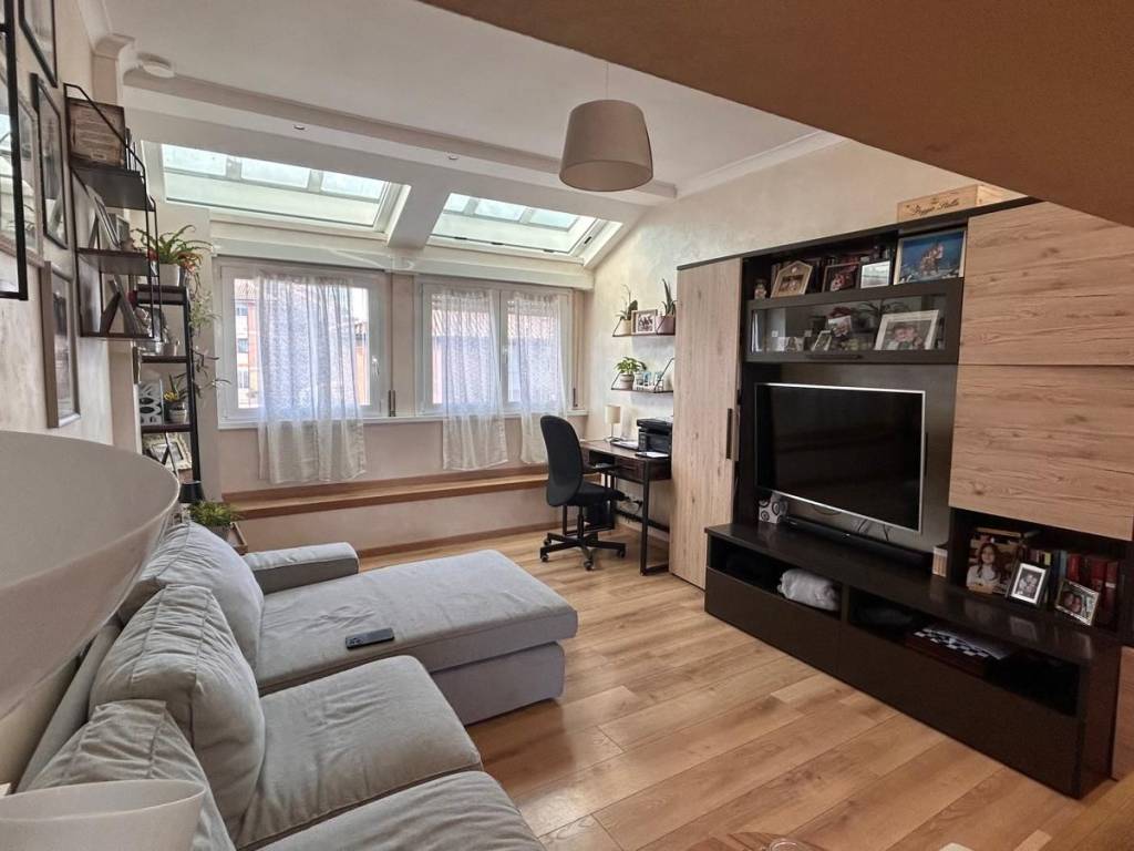 appartamento in vendita a Roma in zona Ardeatino