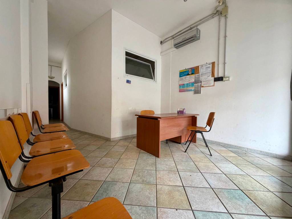 negozio in vendita a Roma in zona Acilia